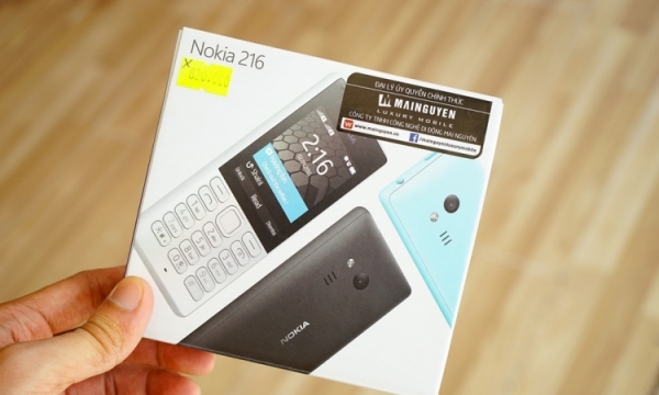 Mở hộp 'cục gạch' Nokia 216 có camera selfie vừa bán ở VN